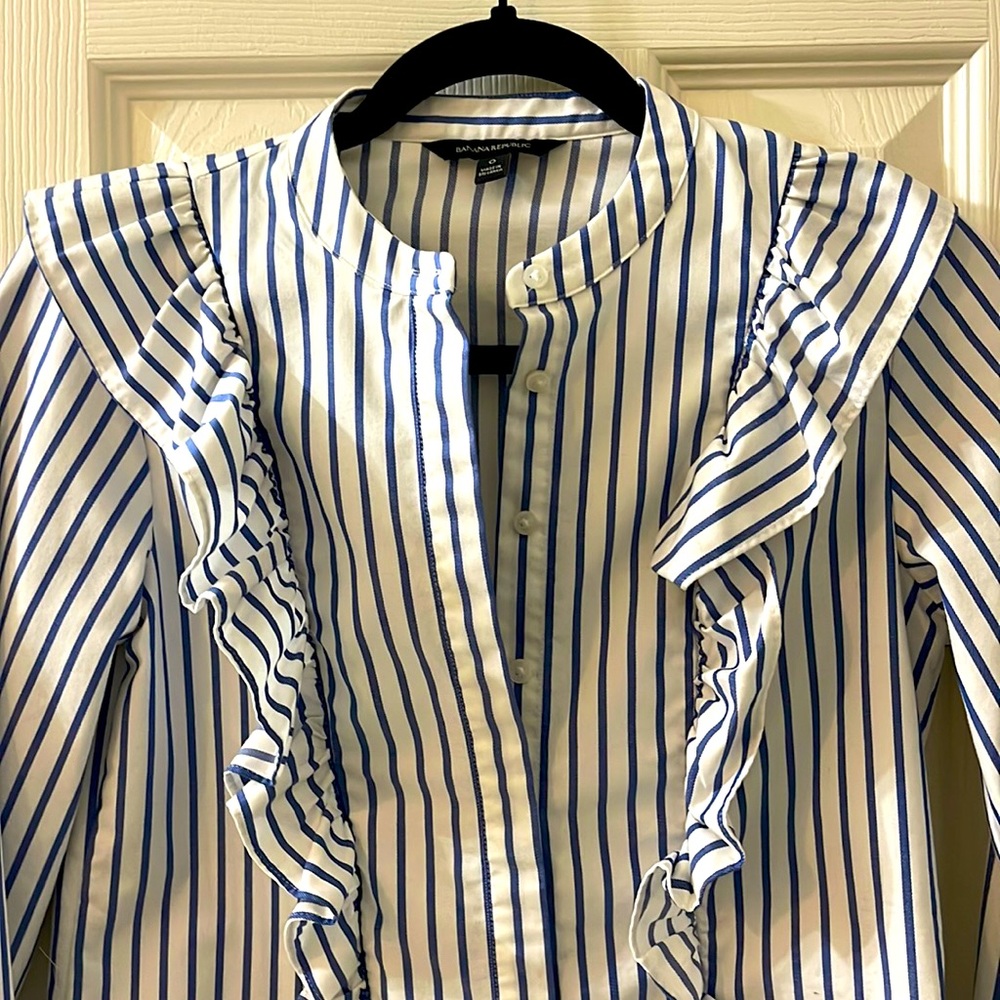 Beautiful Banana Republic Ruffle Dress Shirt